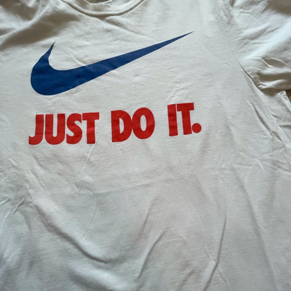 Men's Nike Just Do It Short Sleeve White Tee Blue Red Swoosh Size Large - Picture 8 of 8